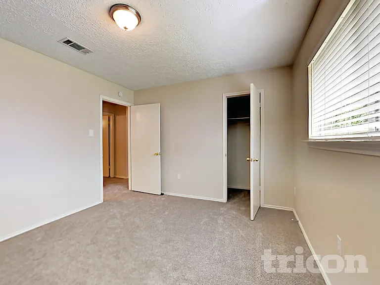 24019 Lone Elm Dr — Photo 7