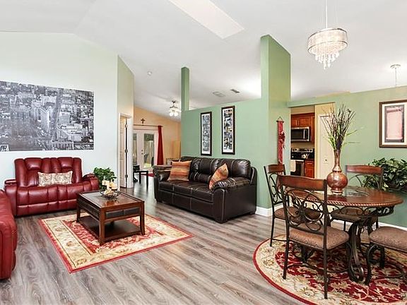 Great floor plan with the kitchen to the right and the family room past the formal living room.