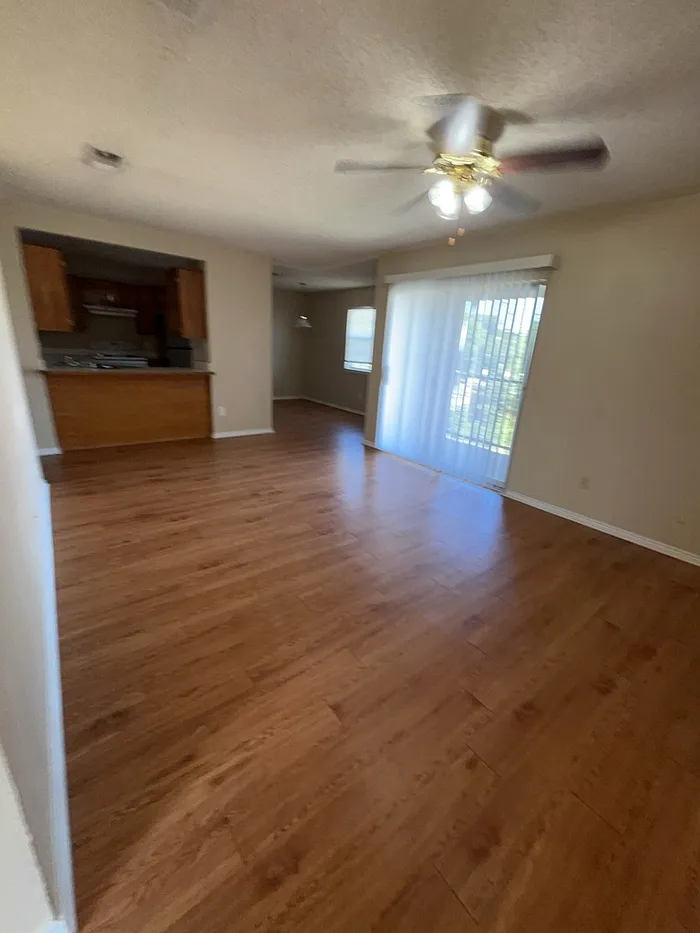 2 bed, 2.0 bath, 936 sqft, $1,275 — Photo 4