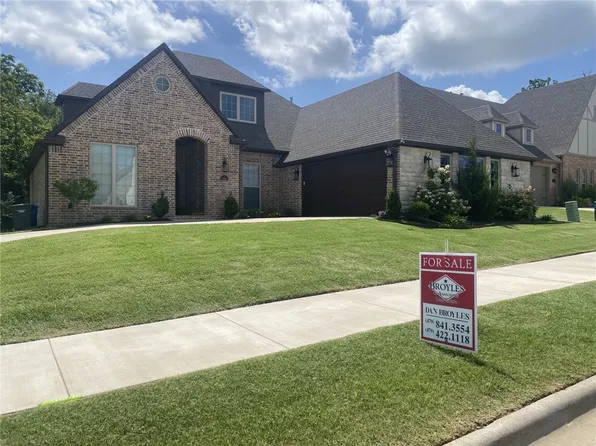 186 N Hawkstone Dr, Fayetteville, AR 72704