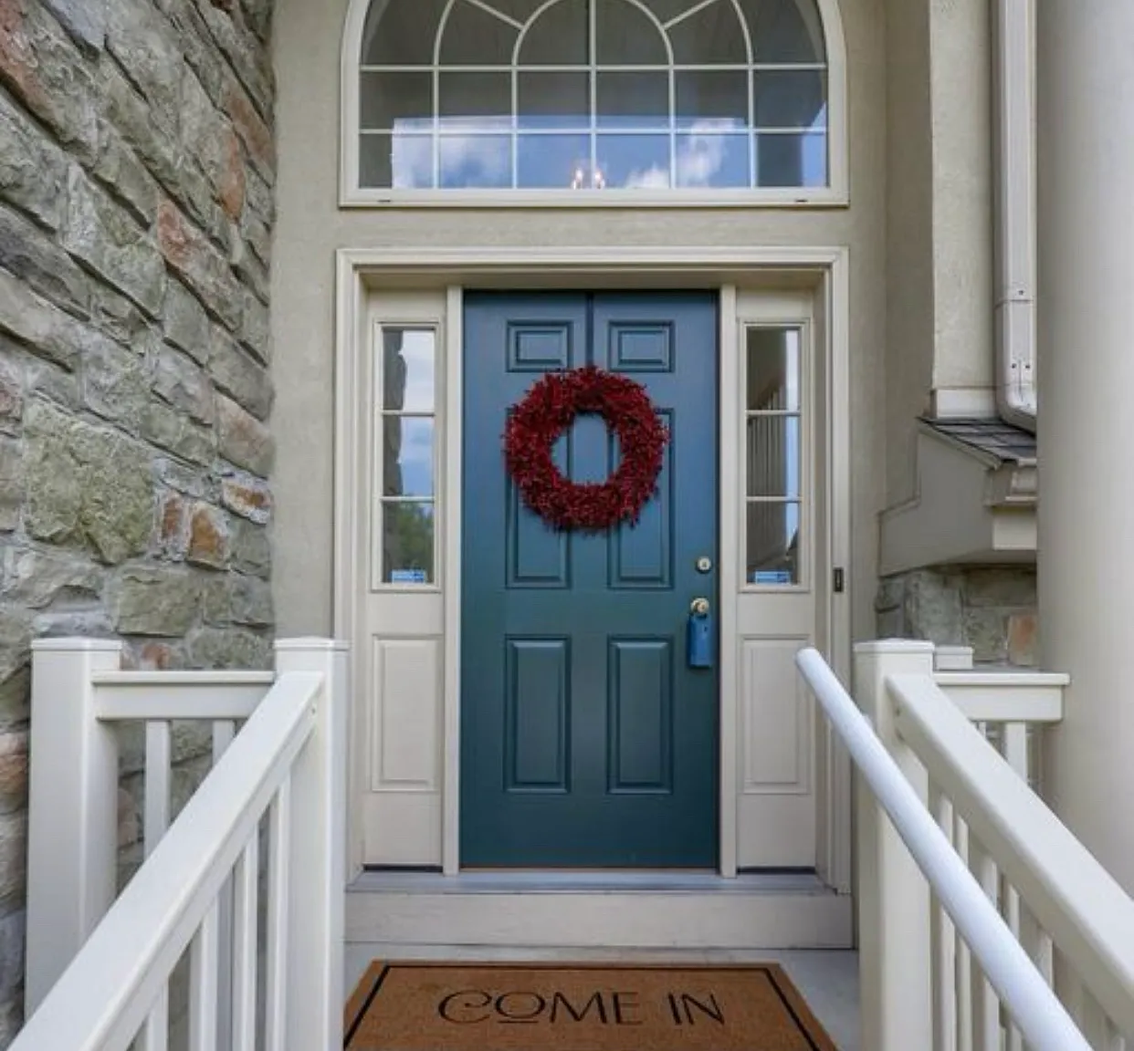 637 Royal View Dr — Photo 2