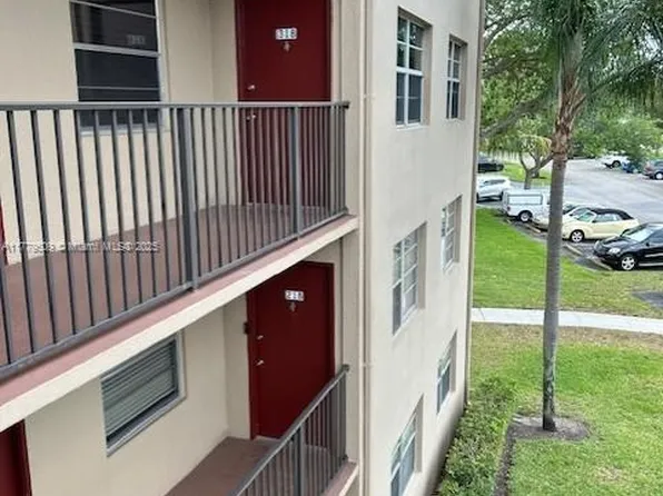 13455 SW 9th Ct APT 318J, Pembroke Pines, FL 33027