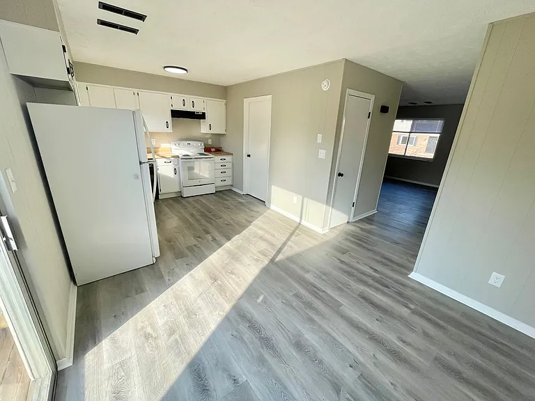511 Brown School Rd — Photo 3