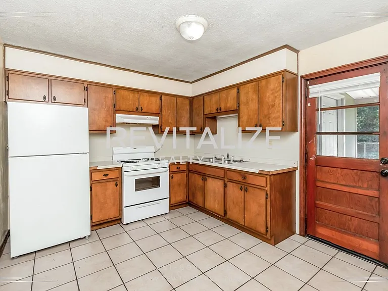 1815 Ogburn Avenue (Duplex) — Photo 10