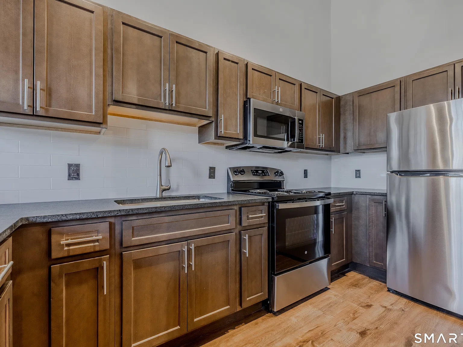 1 bed, 1.0 bath, 779 sqft, $2,300 — Photo 2