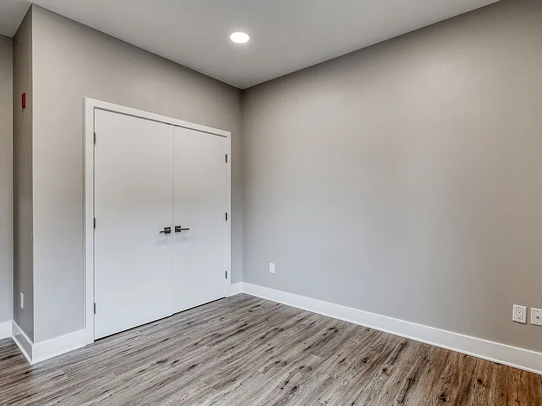 Brand New Luxury Apartments — Photo 11