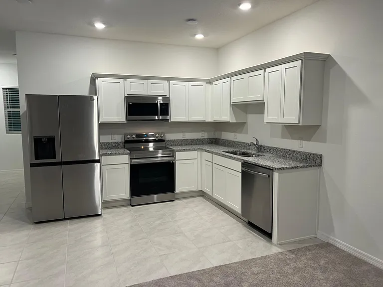 3110 Merton Aly — Photo 17