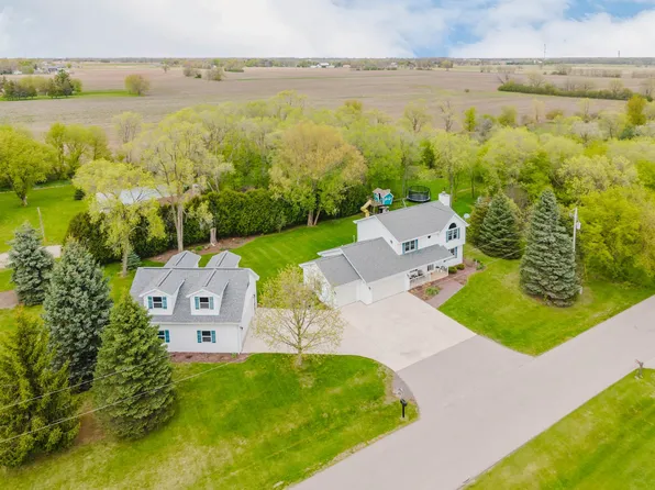 1966 Sky Ranch Ave, Oshkosh, WI 54904