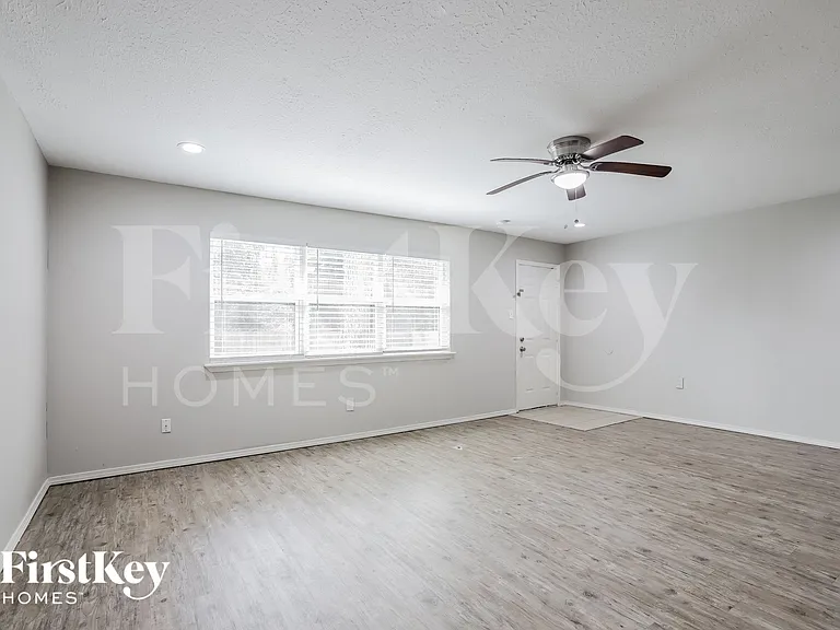3607 Dawnwood Dr — Photo 3