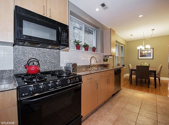 5th image of 1034 W Oakdale Ave #2