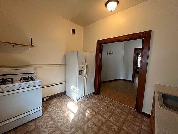 5th image of 1822 N Cambridge Ave #1