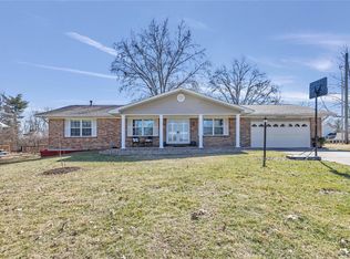 398 Beaver Lake Dr, Saint Charles, MO 63303
