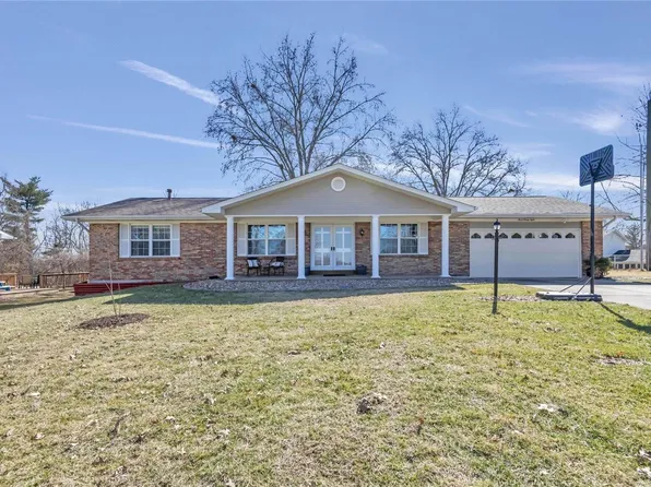 398 Beaver Lake Dr, Saint Charles, MO 63303