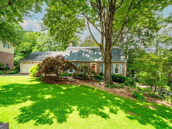 1374 Country Squire Dr, Decatur, GA 30033
