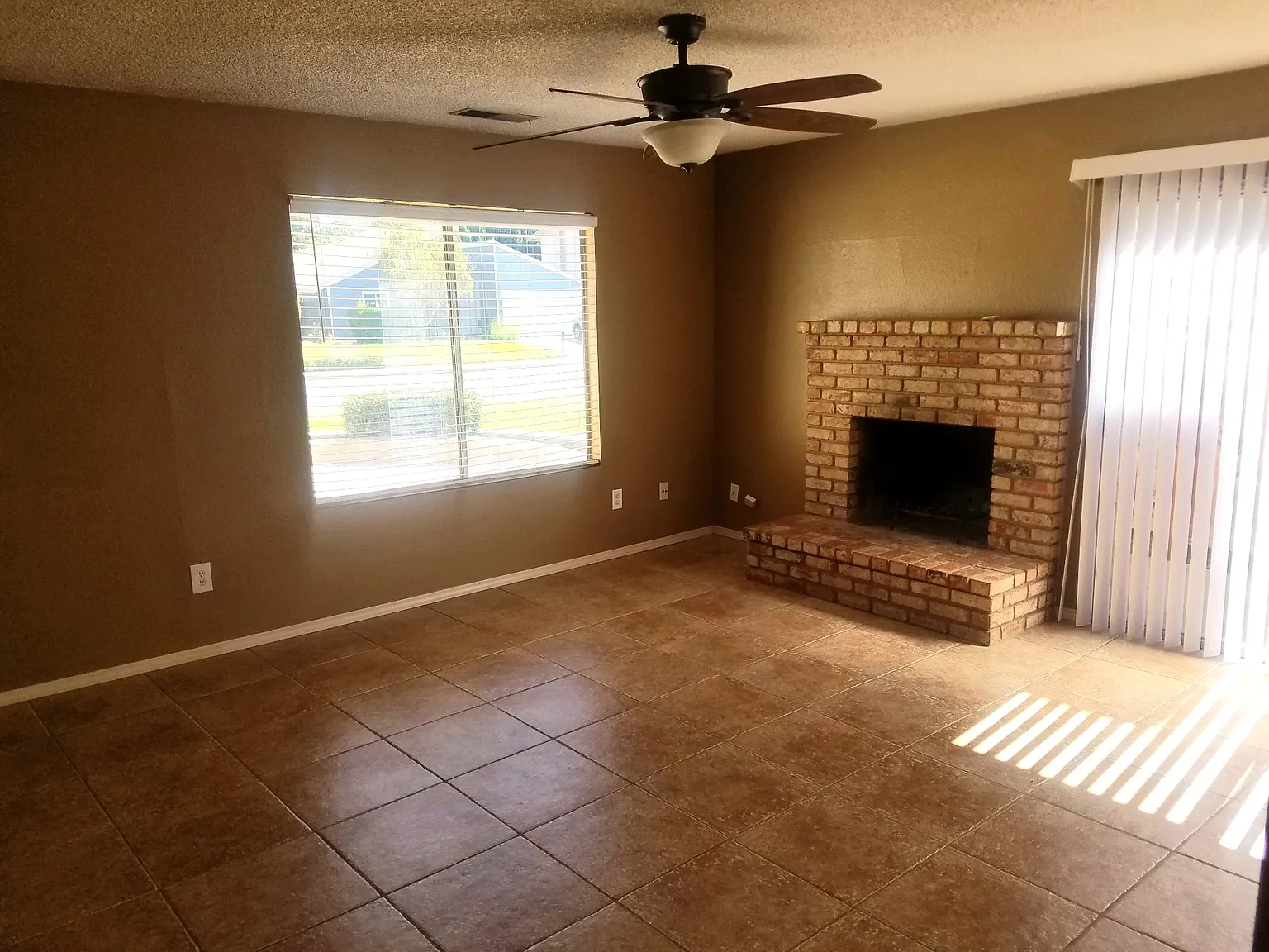 3 bed, 1250 sqft, $2,625 — Photo 4