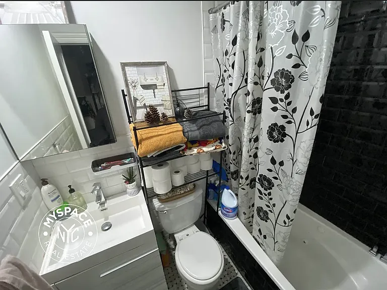 1102 Jefferson Ave #2 — Photo 9