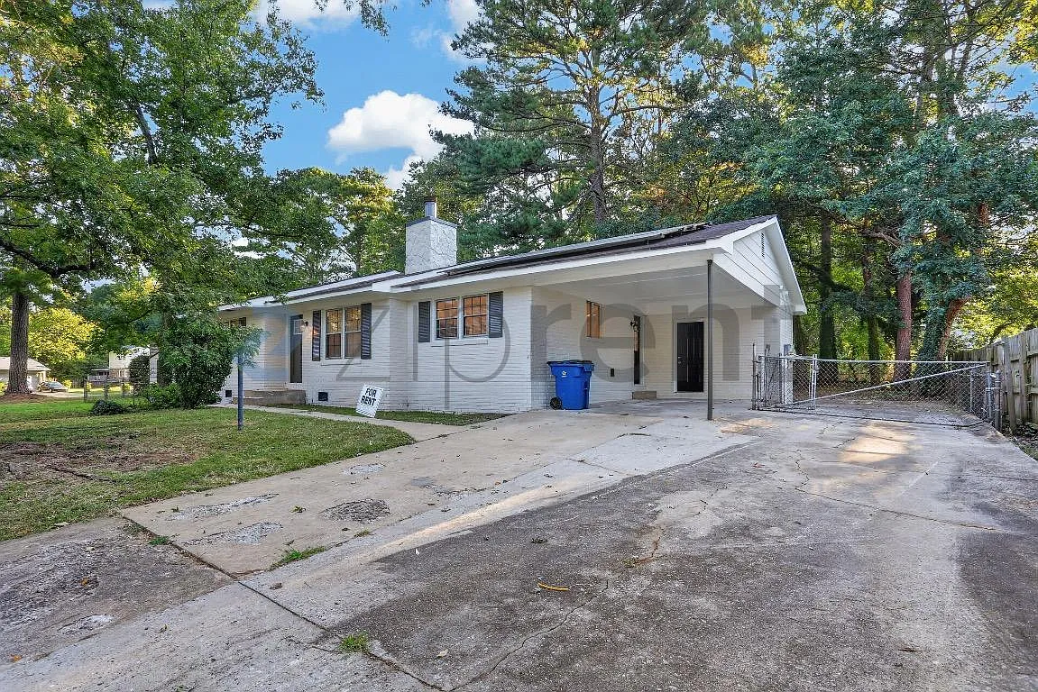 Clayton Highlands — Photo 3