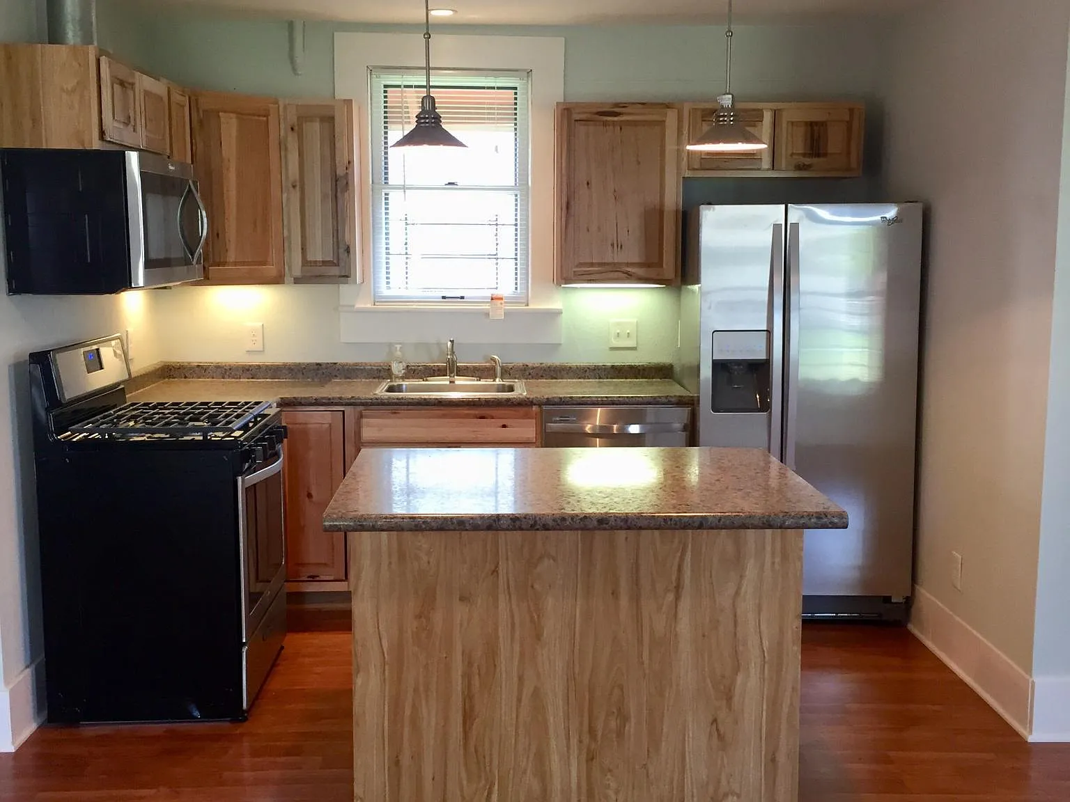 1312 E Cesar E Chavez Blvd — Photo 2