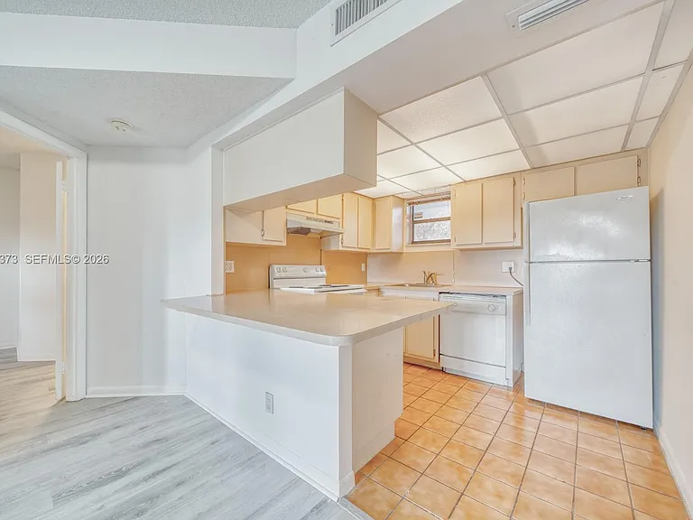 8290 Lake Dr #236 — Photo 5