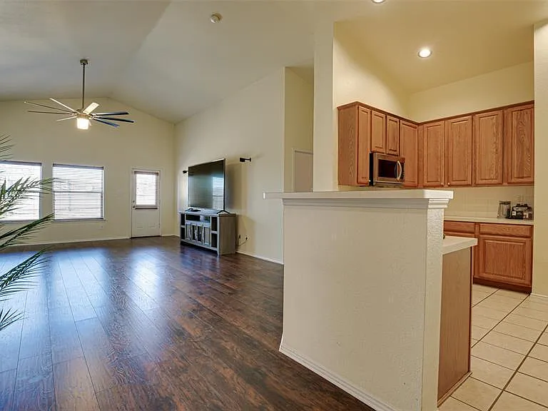2624 Winterberry Ln — Photo 2