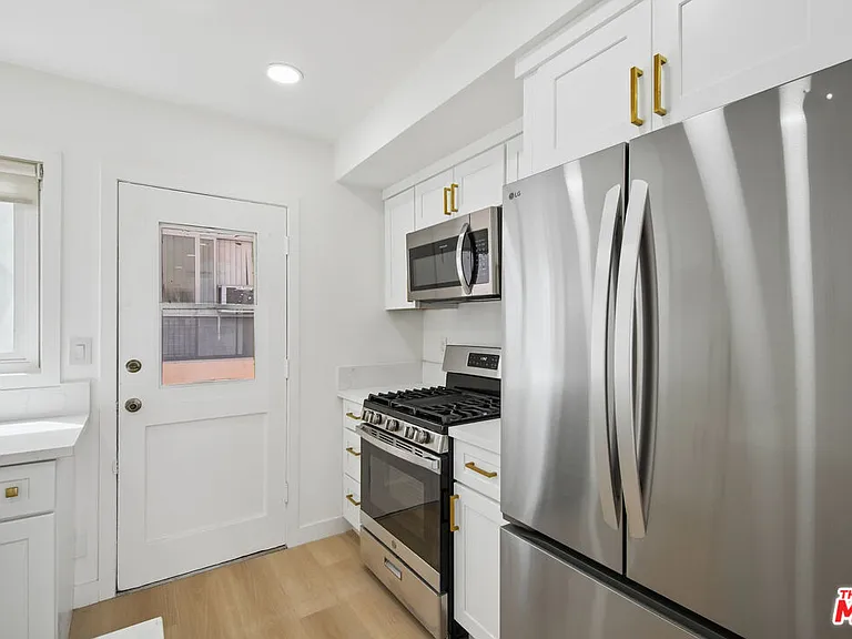 919 S Sherbourne Dr #1 — Photo 8