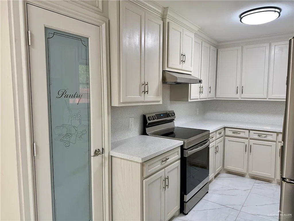 3 bed, 2.0 bath, 1550 sqft, $1,800 — Photo 3