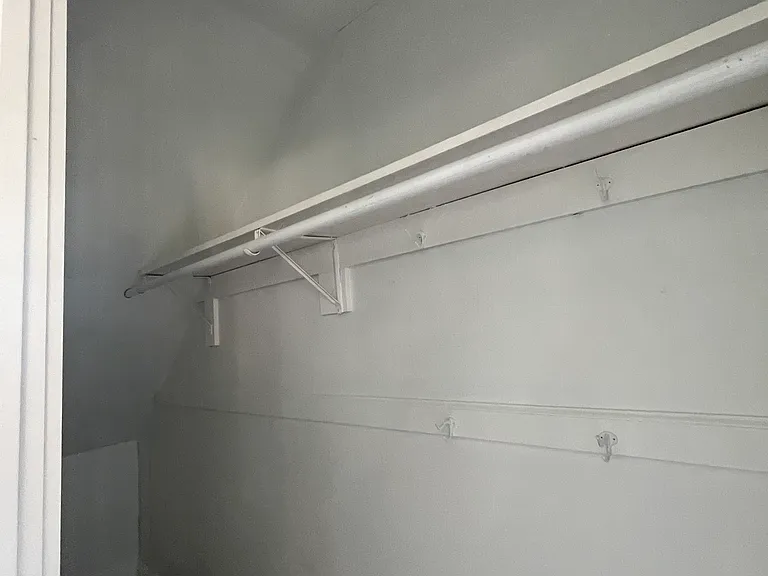 1021 W Oxford St — Photo 3