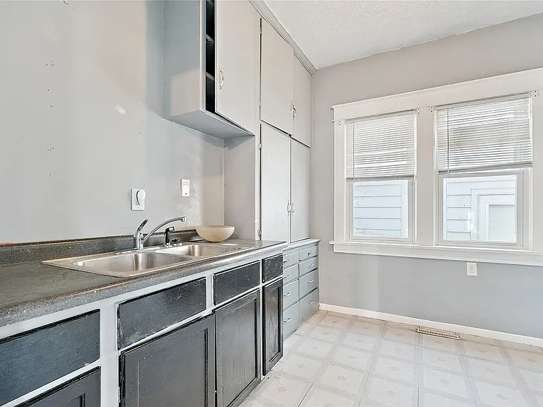 452 8th Ave SW — Photo 8
