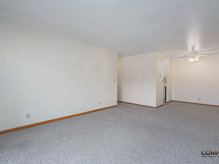 Half Moon Lake Apartments — Photo 7