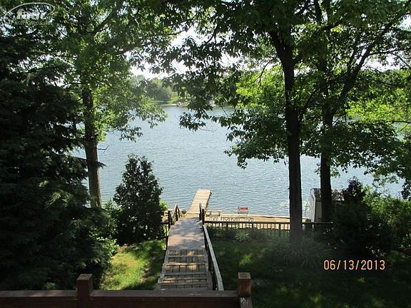 4th image of 16069 Knobhill Dr