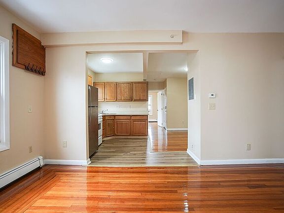 5th image of 143 Skeele St APT 2L