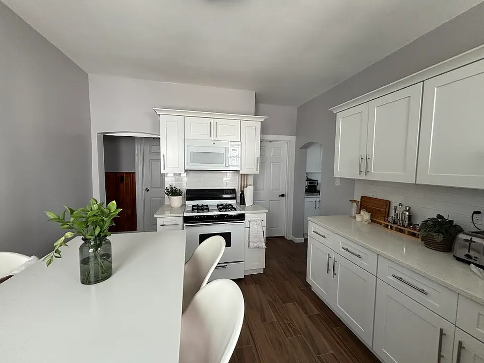 11 Houghton St #2