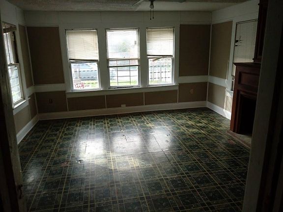2nd image of 110 Dowdy St