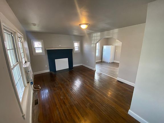 2nd image of 1126 E Pembroke Ave
