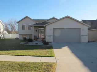 1527 7th St W, West Fargo, ND