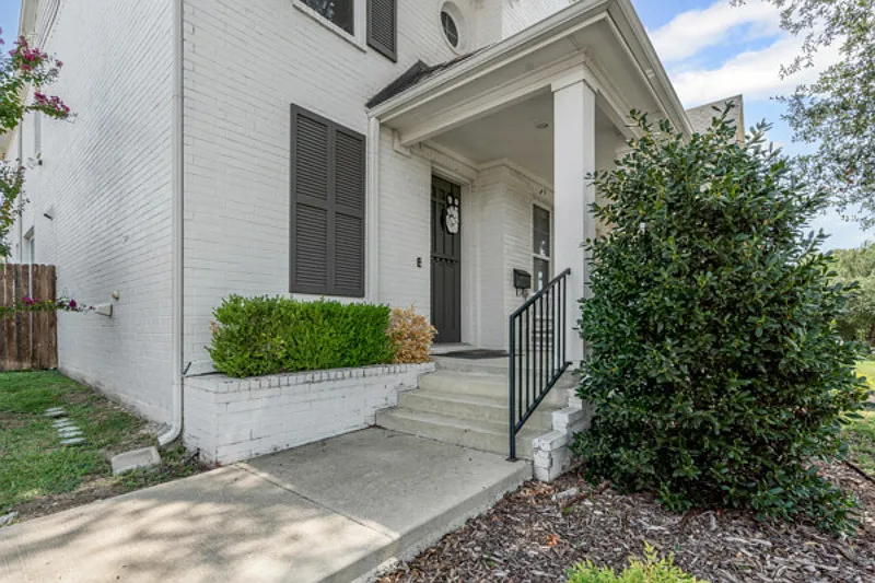 4 bed, 4.0 bath, 2577 sqft, $5,500 — Photo 2