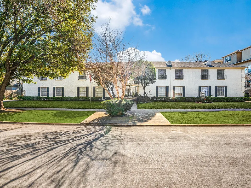 4311 Bowser Ave #105