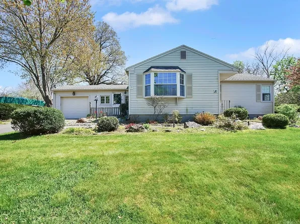 31 Overlea Dr, Springfield, MA 01119