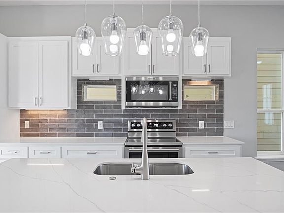 3rd image of 14933 Leeward Dr