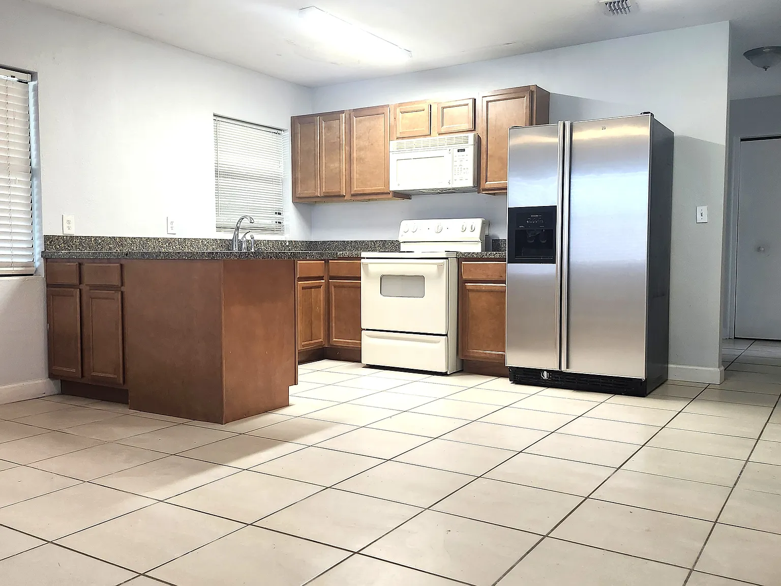 2 bed, 1000 sqft, $1,650 — Photo 2