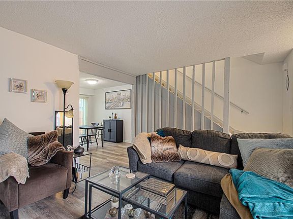 4th image of 10933 McKinley Ave