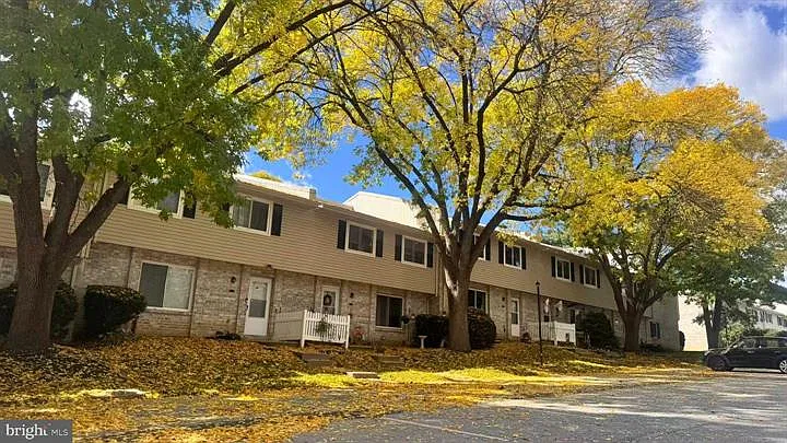 204 Village Walk