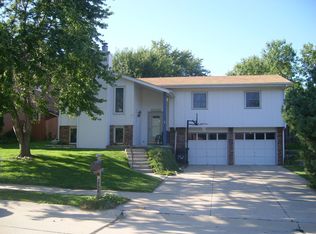3736 Lawnwood Dr, Bellevue, NE 68123