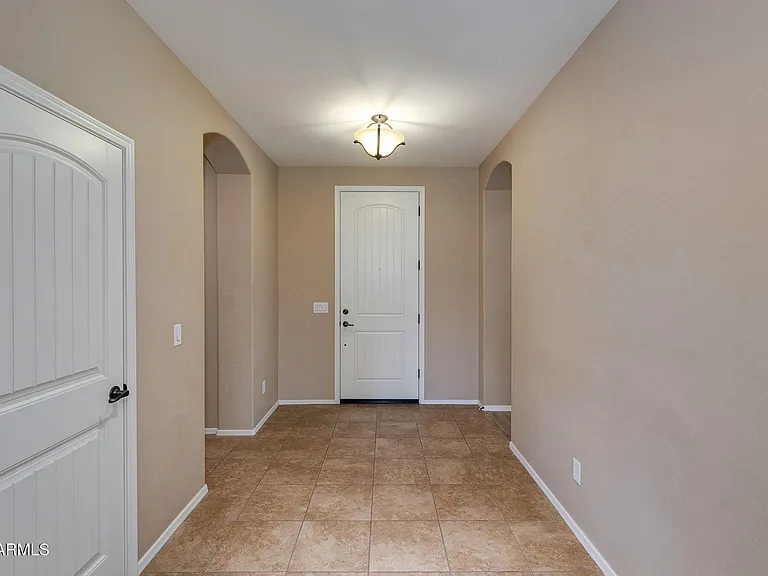 613 W Stanley Ave — Photo 6