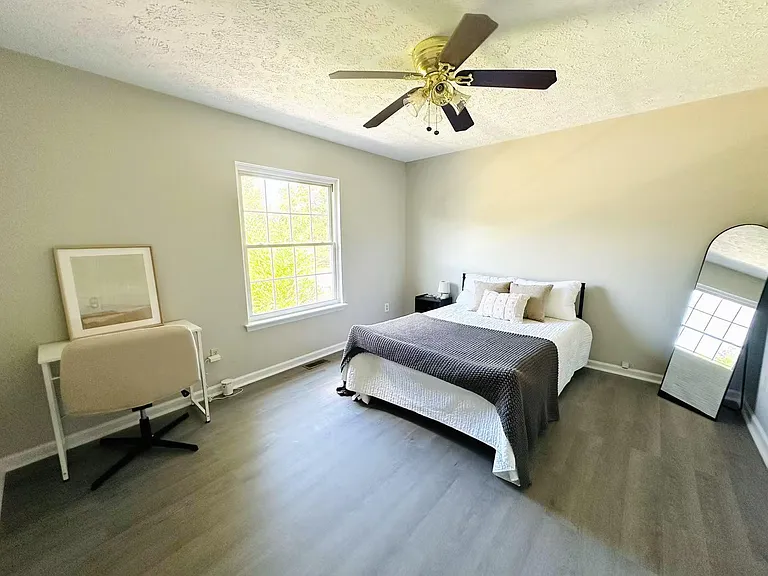 Tyne Dr — Photo 1