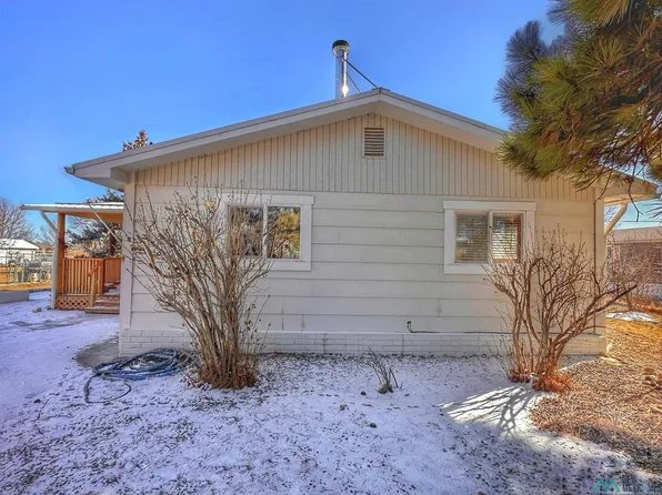 737 Williams Dr, Las Vegas, NM 87701