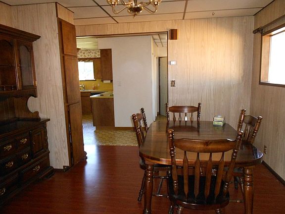 Dining room.