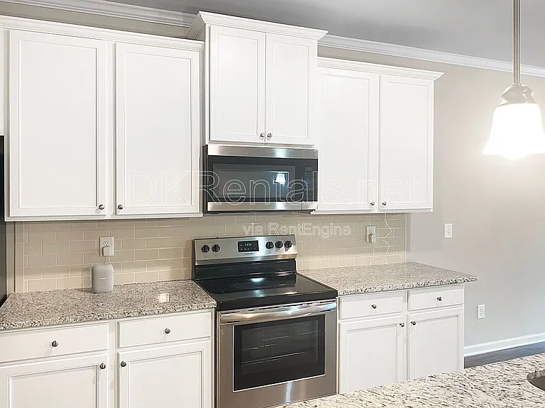 5108 Fox Den Rd — Photo 9