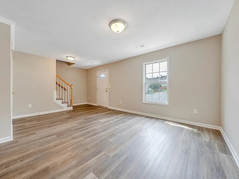 6852 Woodcreeper Dr — Photo 2