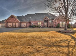 8015 Lindsay Ln, Edmond, OK 73025